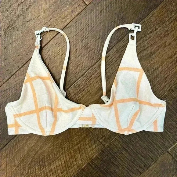 Revolve x Revel Rey Underwire Bikini Top in Geo Crepe - Picture 4 of 10